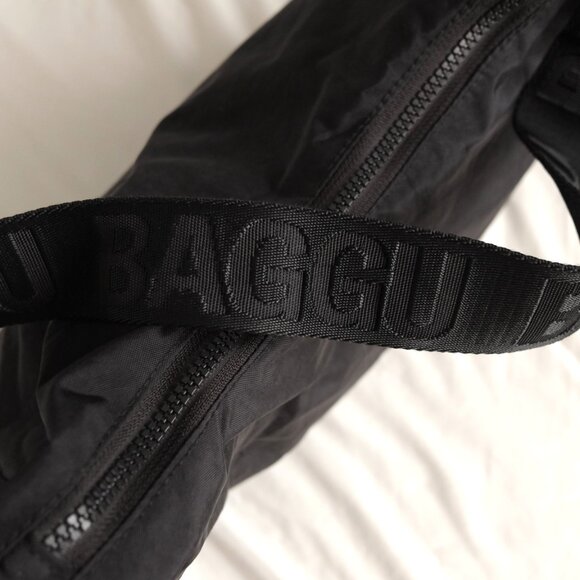 BAGGU Medium Nylon Crescent Bag - 37.5" strap - Like New - Picture 5 of 8